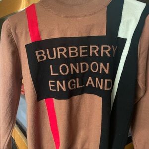 Medium Burberry Sweater.  Runs small.  Great Condition.
